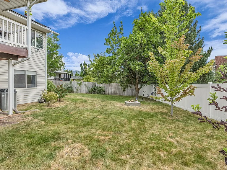 567 N Allanwood Pl — Photo 35
