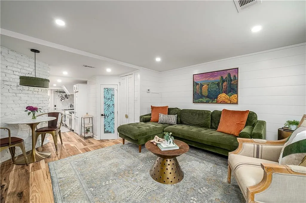 1 bed, 1.0 bath, 500 sqft, $1,700 — Photo 2