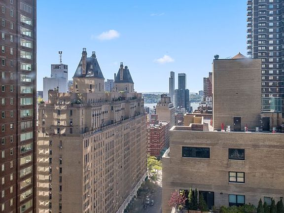 4th image of 301 W 57th St APT 18G