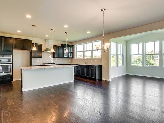 3rd image of 32 Palisades Blvd