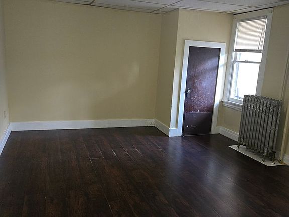 2nd image of 230 N 10th St #1R