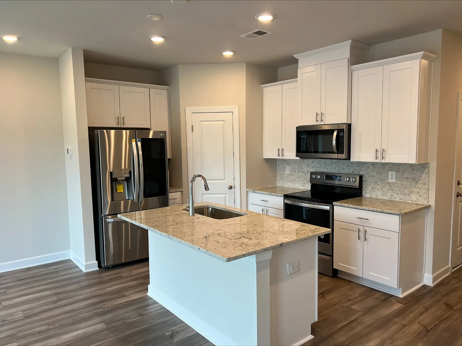 3 bed, 2.5 bath, 1400 sqft, $1,950 — Photo 3