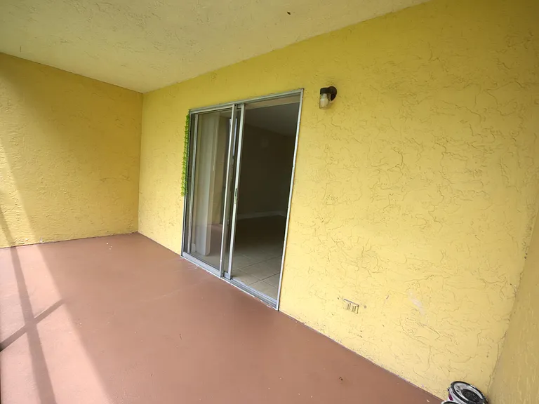 1617 Meadows Cir W — Photo 10