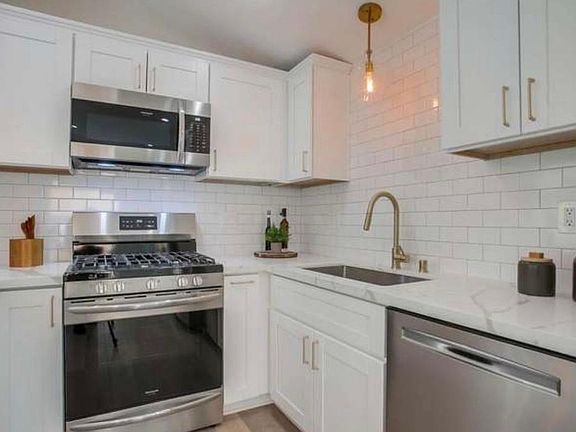 5th image of 9203 Hector Ave