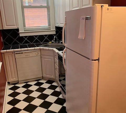 3rd image of 1526 Quarrier St #D
