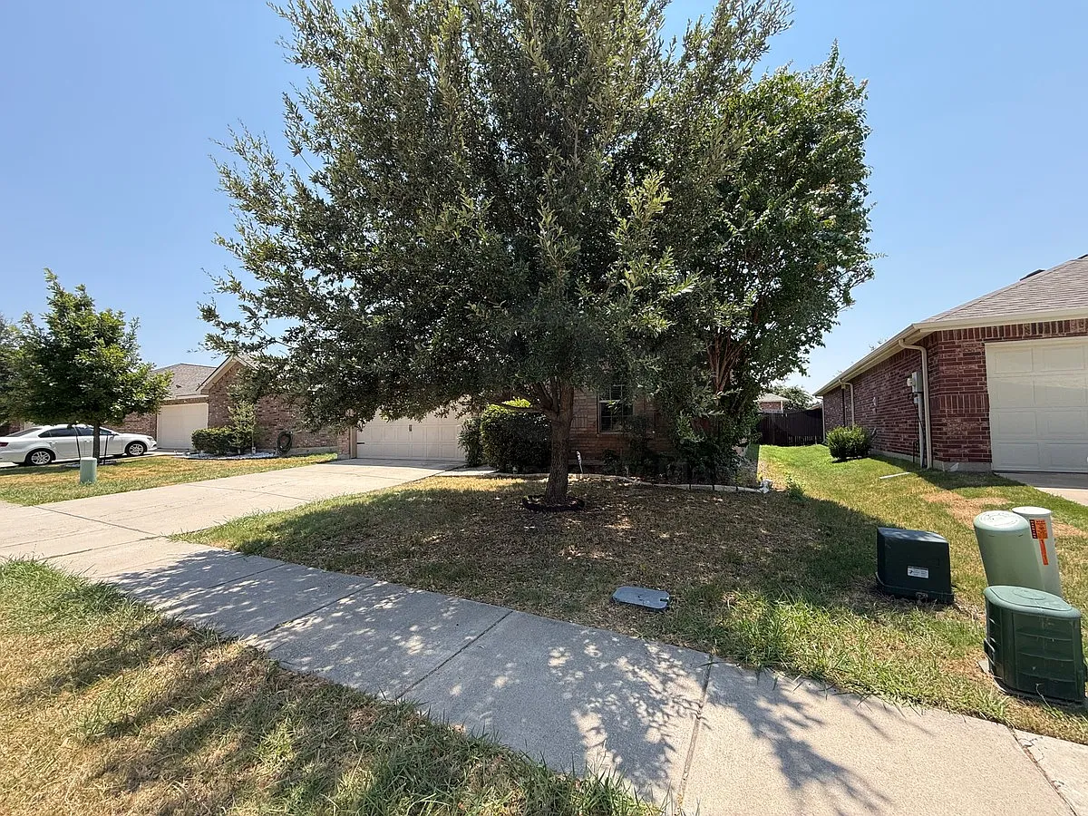 4 bed, 2.0 bath, 1777 sqft, $2,199 — Photo 4