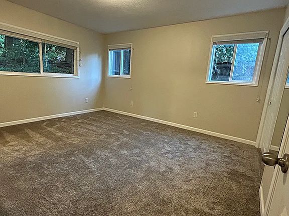 5th image of 4718 SW Miles Ct Unit B