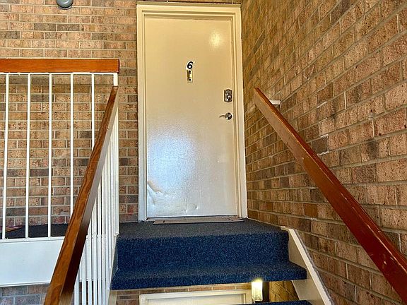3rd image of 18624 Walkers Choice Rd APT 6