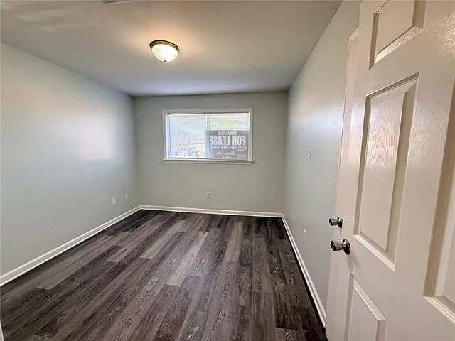 4722 Shalimar Dr — Photo 8
