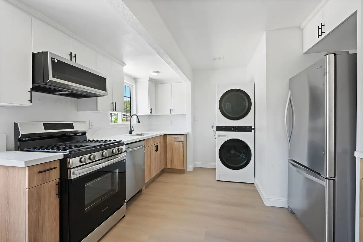 2 bed, 2.0 bath, 986 sqft, $3,100 — Photo 1