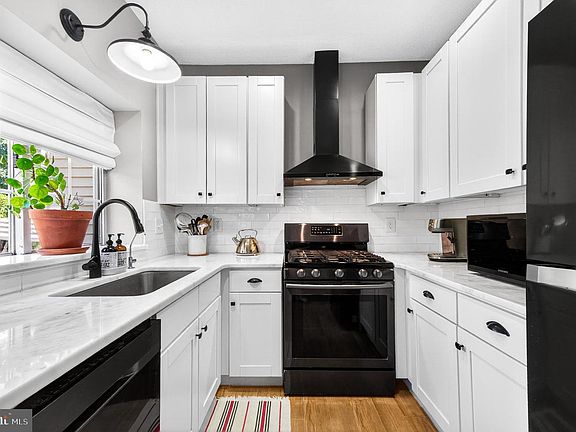 2nd image of 12136 Wedgeway Ct