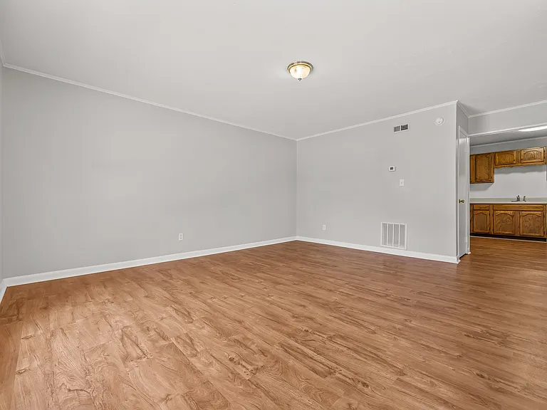 1791 Lee Ave — Photo 3