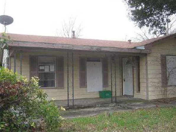 5922 Magnes Ln, San Antonio, TX 78227