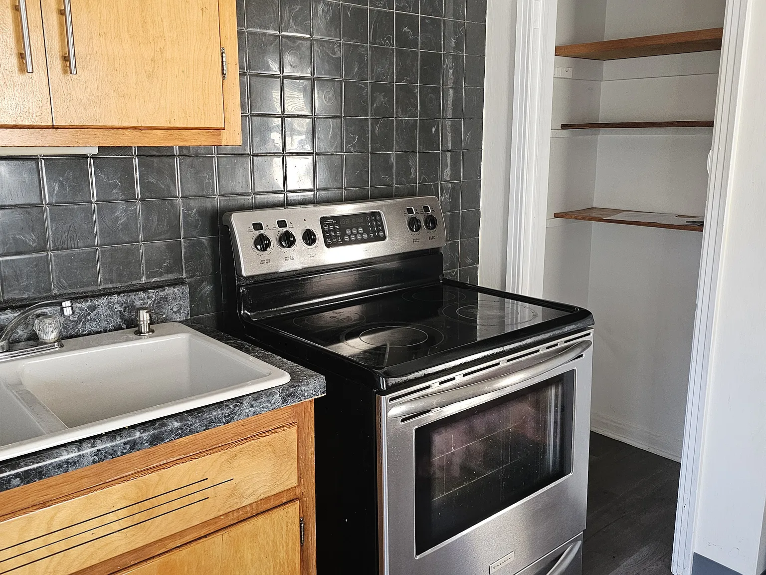 1 bed, 875 sqft, $1,050 — Photo 3