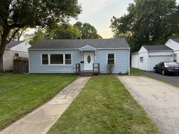 16 S Midland Ave, Mundelein, IL 60060