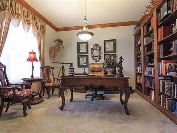 3rd image of 703 Walnut Hollow Dr