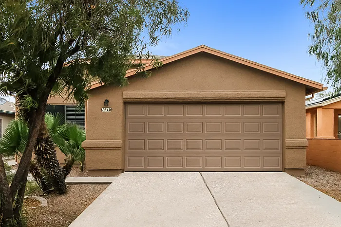 1610 W Houchin Way — Photo 1