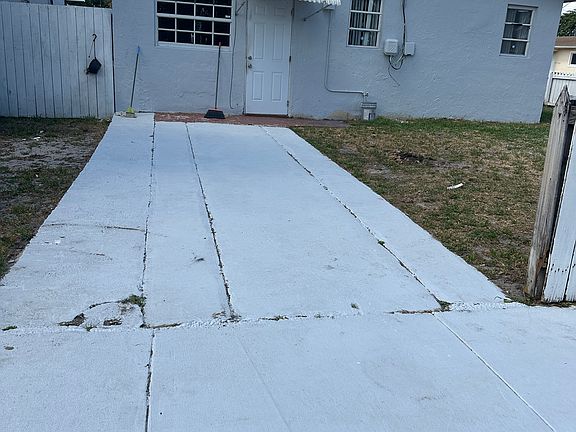 2nd image of 17100 NE 3rd Ct