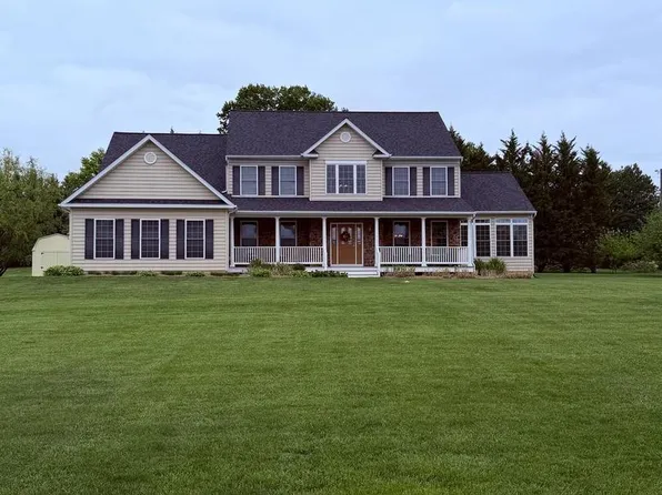 425 Chinquapin Dr, Westminster, MD 21157