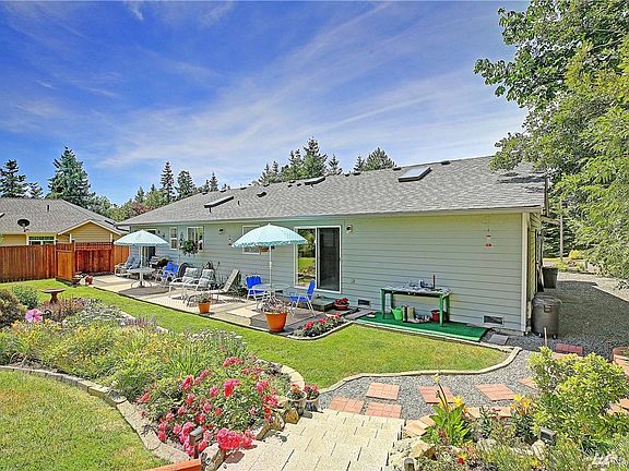 2nd image of 749 Malabar Dr