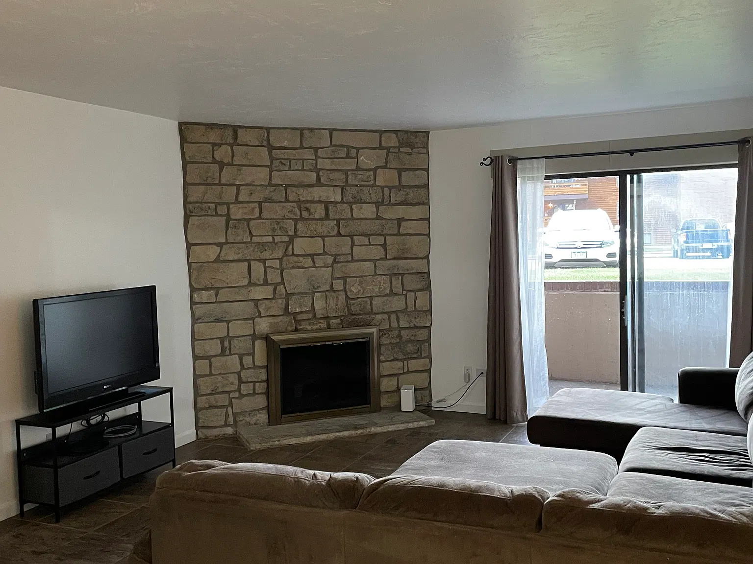 1 bed, 812 sqft, $1,350 — Photo 3