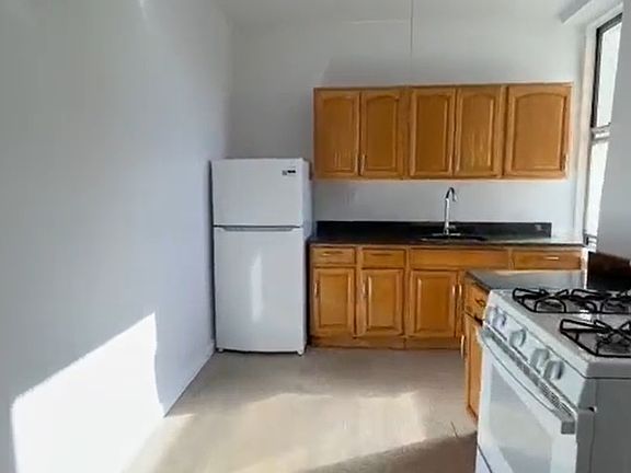 5th image of 9216-18 195th Ave #1