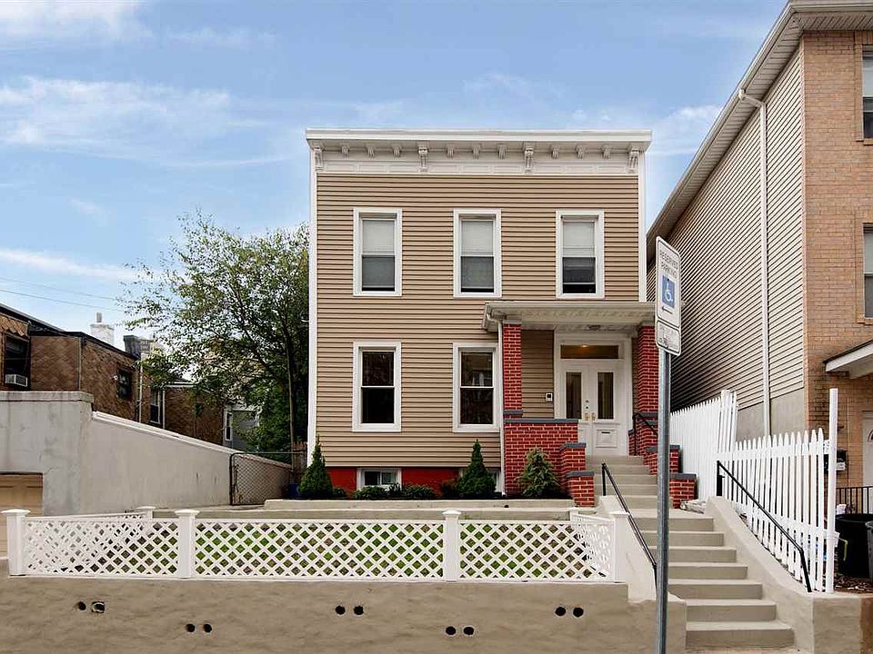 1st image of 435 Wayne St