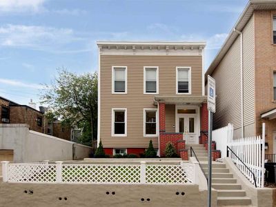 435 Wayne St, Jersey City, NJ, 07302