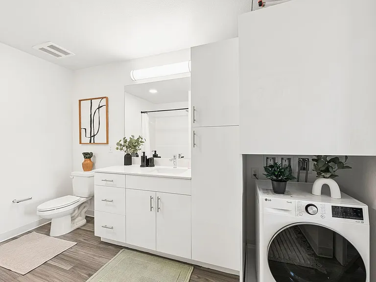 Comfortable Affordable 580 SqFt 1 Bed, 1 Bath - shareWESTSIDE Las Vegas — Photo 8
