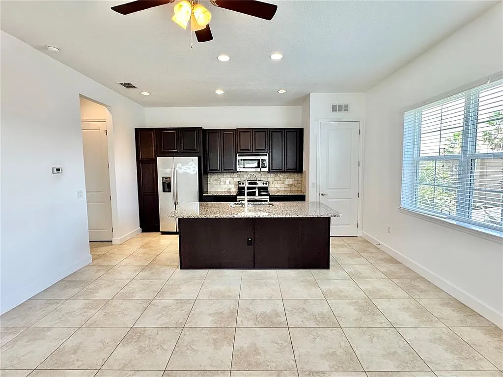 1 bed, 1.0 bath, 900 sqft, $1,900 — Photo 3