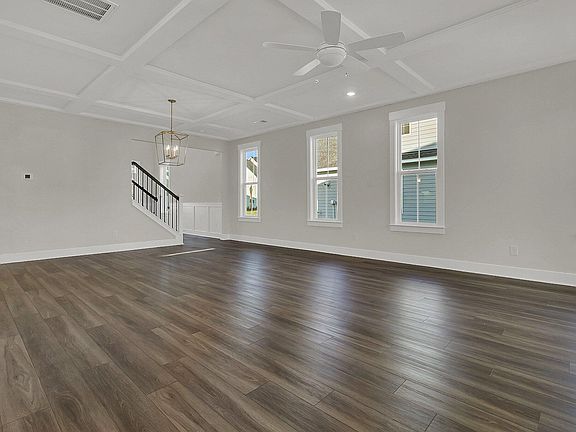 3rd image of 132 Grange Cir