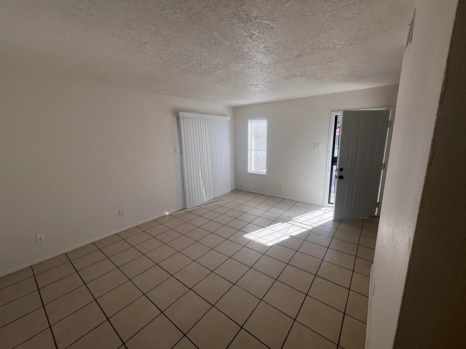 1 bed, 1.0 bath, 750 sqft, $1,199 — Photo 4