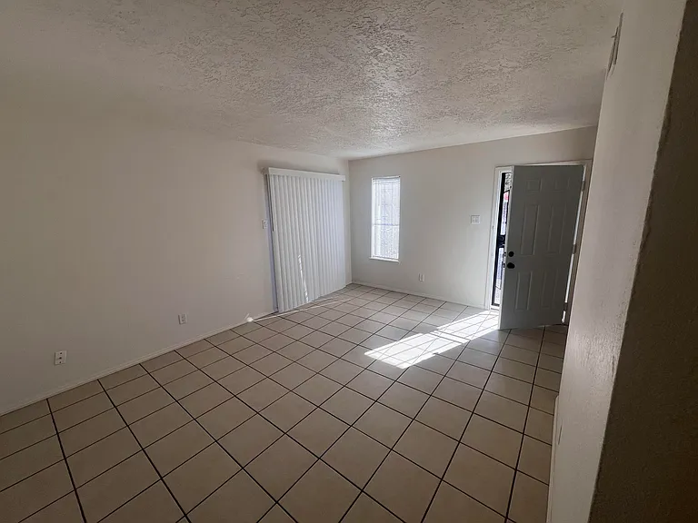 1005 Dickerson Dr SE #A — Photo 4