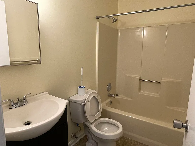 2221 Eastgate Ave NE — Photo 6
