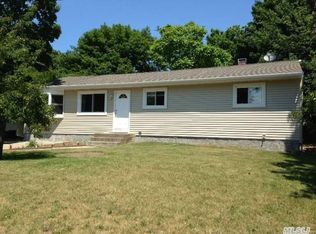 137 Fountain Ave, Selden, NY 11784