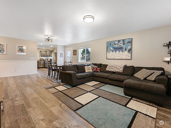 5th image of 28532 74th Drive NW