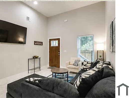 3 bed, $850 — Photo 2