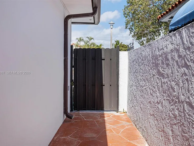 2430 SW 22nd Ter — Photo 36