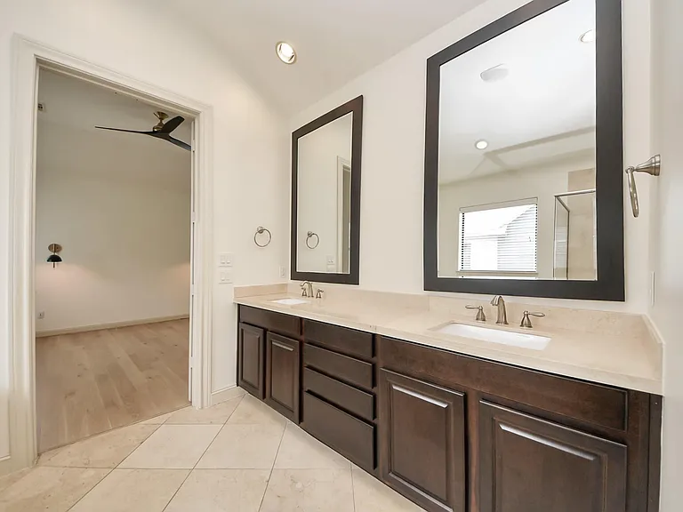 3229 Maxroy St — Photo 36