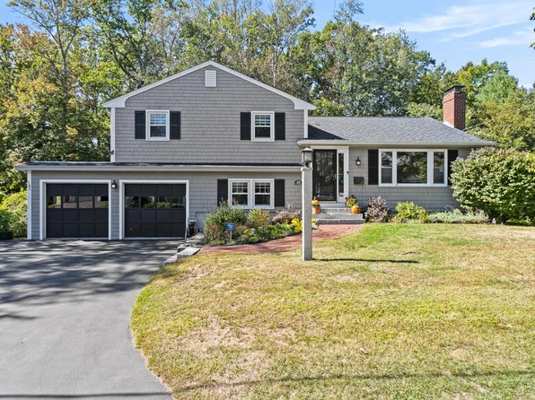 22 Tall Pine Road, Cape Elizabeth, ME 04107