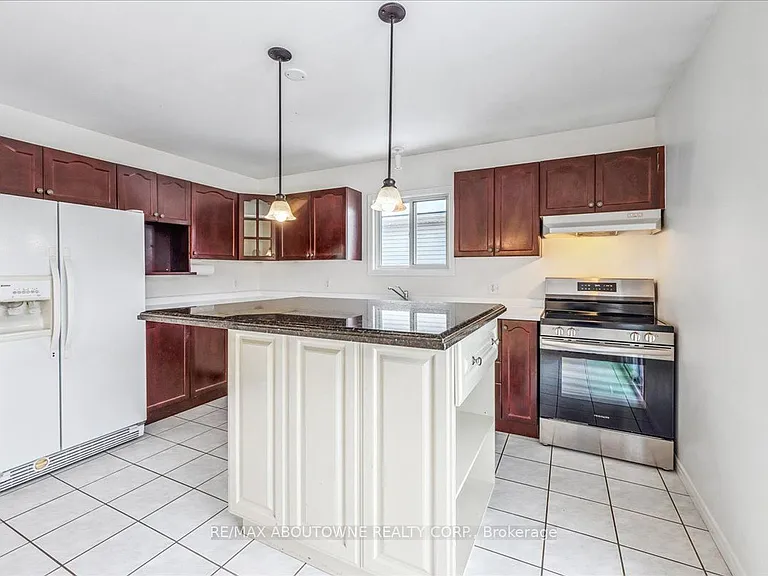 82 Whitlaw Way — Photo 11