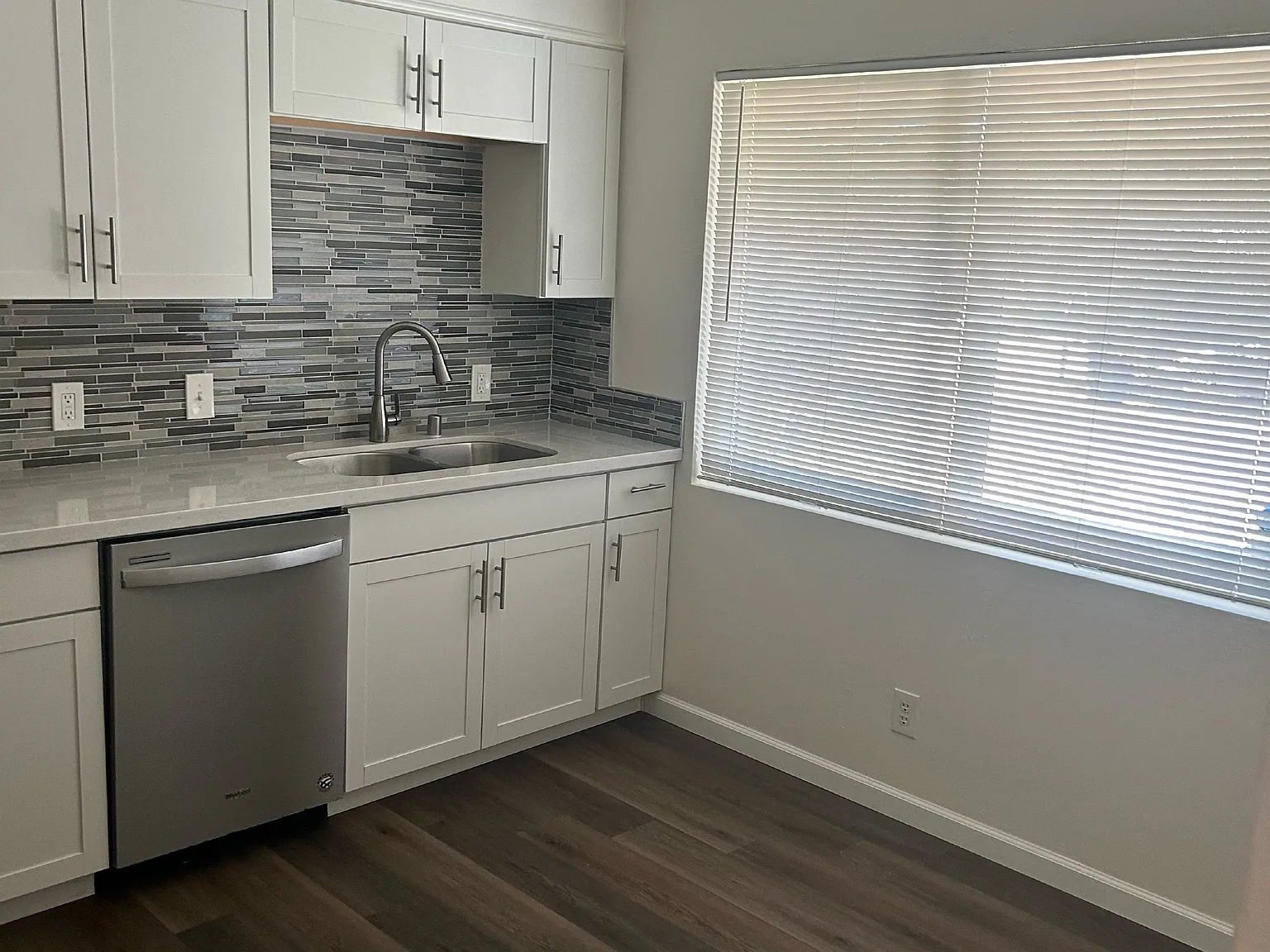 2 bed, 900 sqft, $2,350 — Photo 2