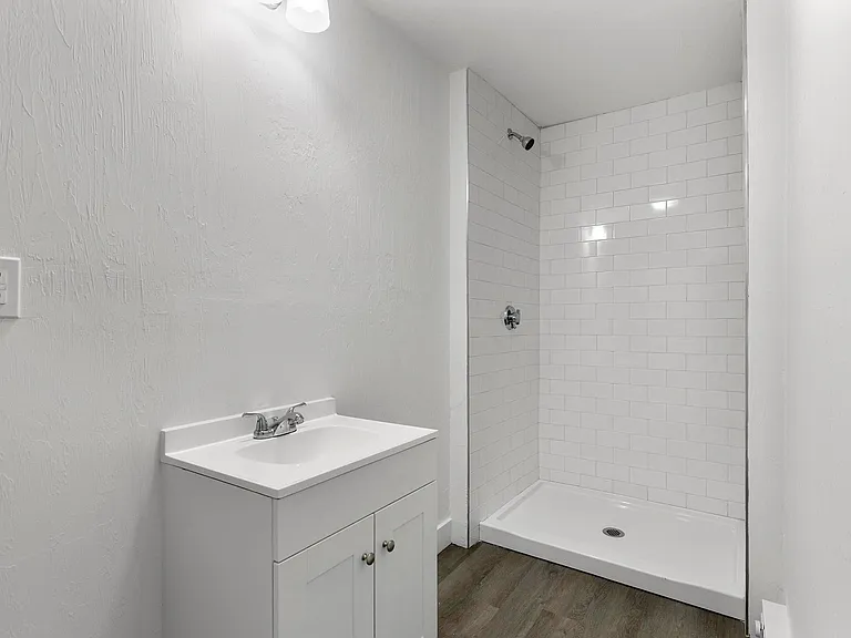 Bellevue Ave — Photo 9