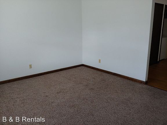 3rd image of 3019 Aspen Dr #5