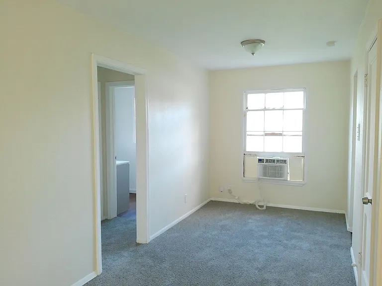 638 Glazebrook St #1 — Photo 3