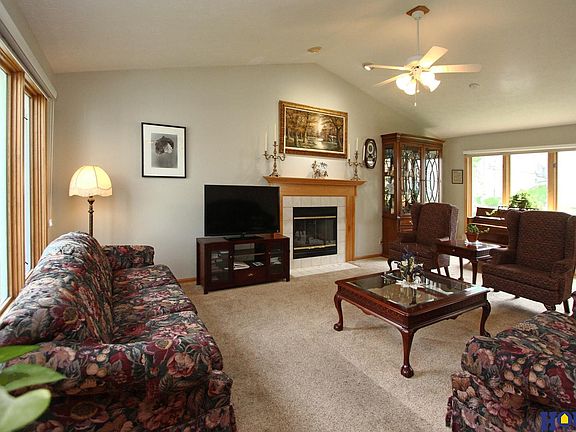 4th image of 6415 Chesterfield Ct