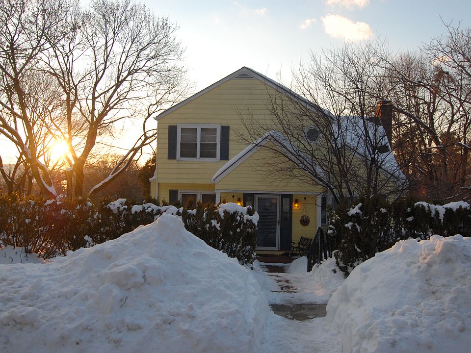 1st image of 29 Lexington Dr