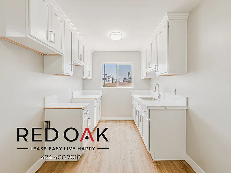 921 W 82nd St #21 — Photo 9