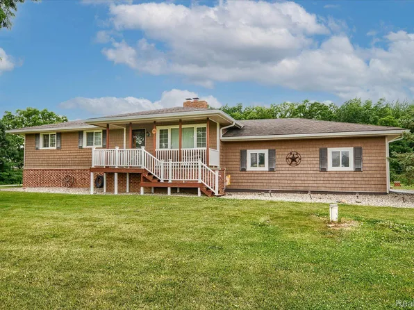 1885 Berville Rd, Armada, MI 48002