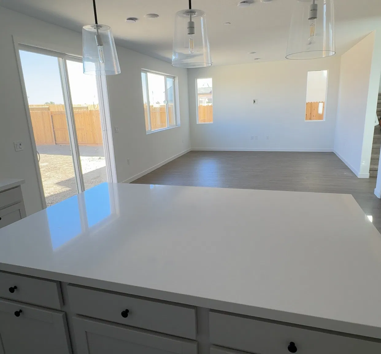 4 bed, 2470 sqft, $3,700 — Photo 4